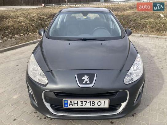 Peugeot 308                             2012г. в рассрочку