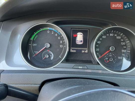 Volkswagen E-golf                          2015г. в рассрочку