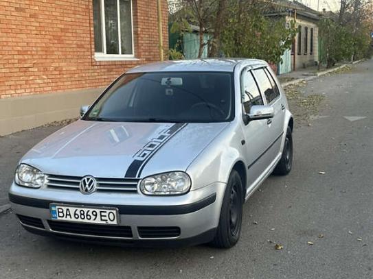 Volkswagen Golf 2001р. у розстрочку