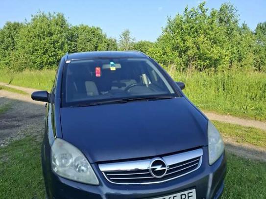 Opel Zafira                          2009г. в рассрочку