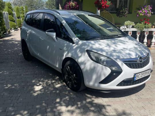 Opel Zafira tourer                   2012г. в рассрочку