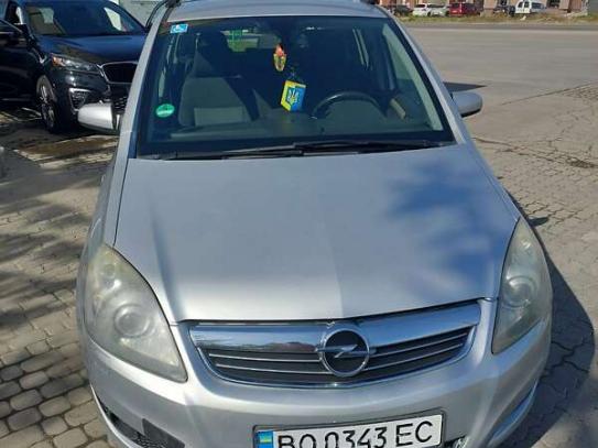 Opel Zafira 2008р. у розстрочку