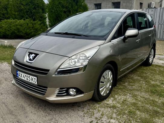 Peugeot 5008 2010р. у розстрочку
