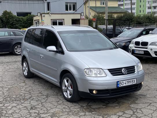 Volkswagen Touran 2004г. в рассрочку