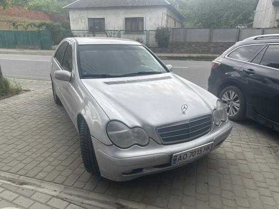 Mercedes-benz C200                            2001г. в рассрочку