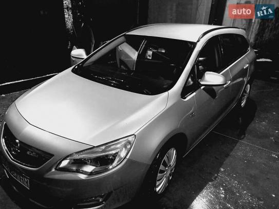 Opel Astra 2012г. в рассрочку