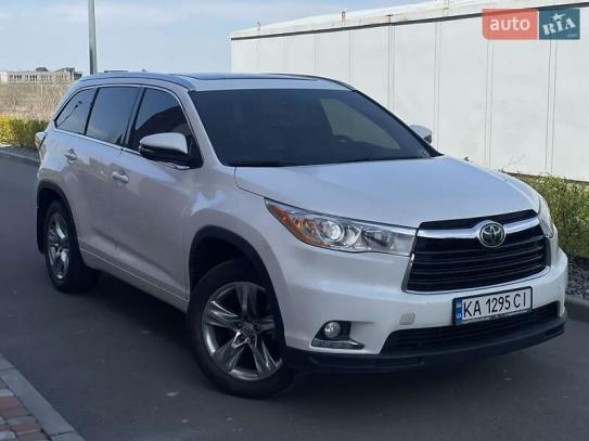 Toyota Highlander
                      2015г. в рассрочку