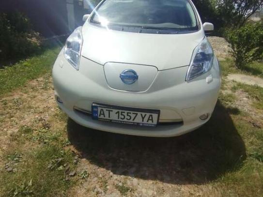 Nissan Leaf 2011г. в рассрочку
