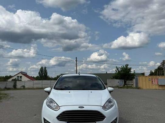 Ford Fiesta                          2013г. в рассрочку