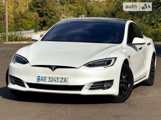 Tesla Model s 2016г. в рассрочку