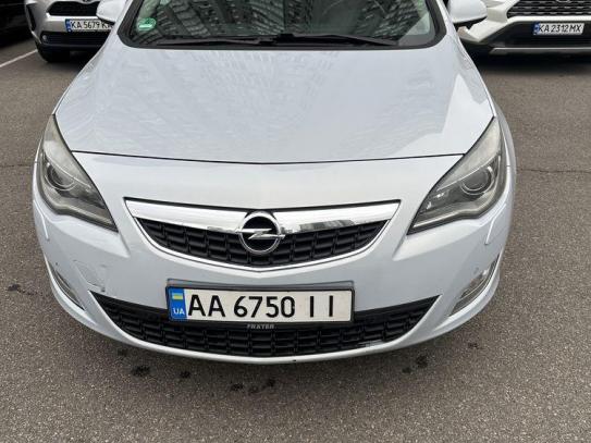 Opel Astra                           2012г. в рассрочку