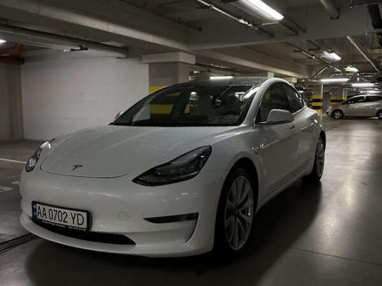 Tesla Model 3                         2019г. в рассрочку