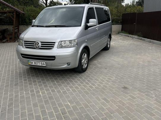 Volkswagen Multivan                        2005г. в рассрочку
