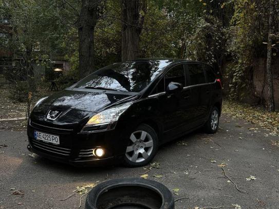 Peugeot 5008 2010р. у розстрочку