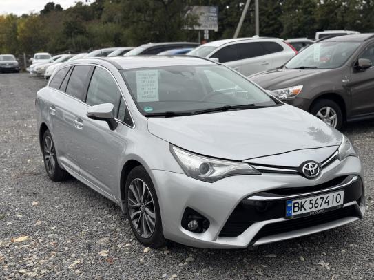 Toyota Avensis 2016р. у розстрочку