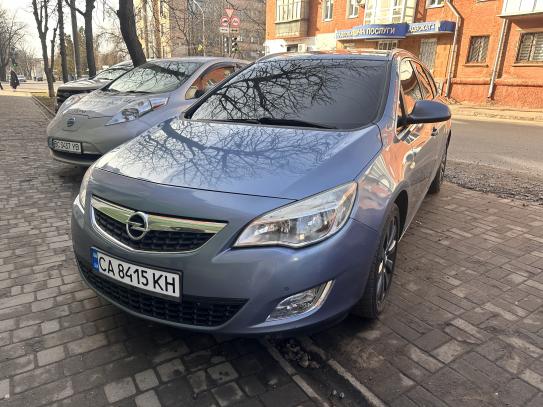 Opel Astra                           2010г. в рассрочку