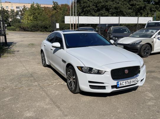 Jaguar Xe 2017р. у розстрочку