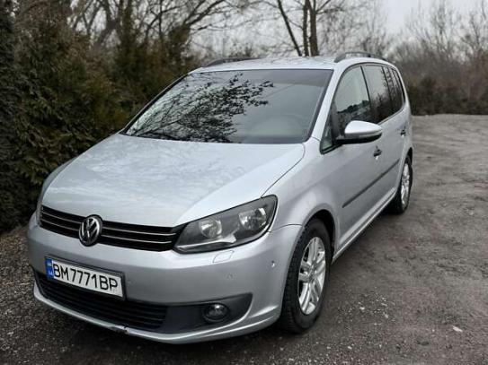 Volkswagen Touran                          2012г. в рассрочку