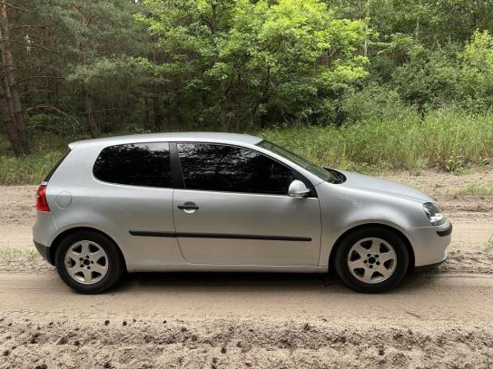 Volkswagen Golf 2004р. у розстрочку