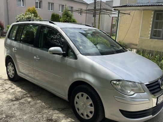 Volkswagen Touran
                          2007г. в рассрочку