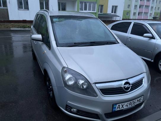 Opel Zafira 2005р. у розстрочку