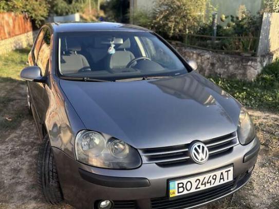 Volkswagen Golf 2005р. у розстрочку