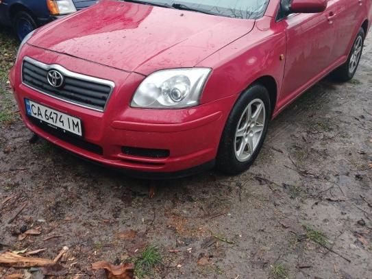 Toyota Avensis 2004р. у розстрочку