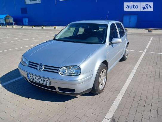 Volkswagen Golf 2003г. в рассрочку