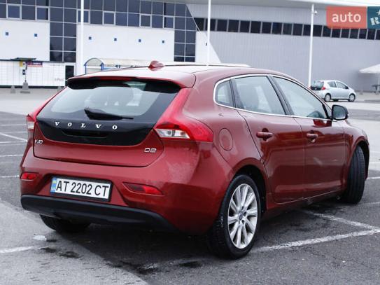 Volvo V40 2012г. в рассрочку