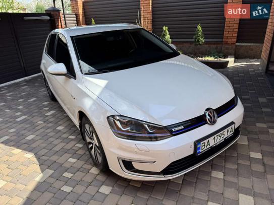 Volkswagen E-golf
                          2016г. в рассрочку