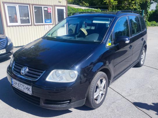 Volkswagen Touran 2006р. у розстрочку