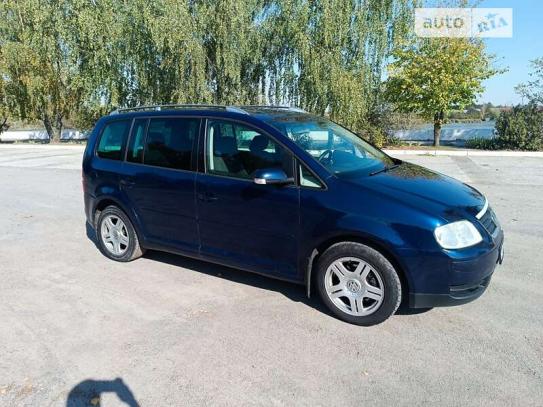 Volkswagen Touran 2004г. в рассрочку