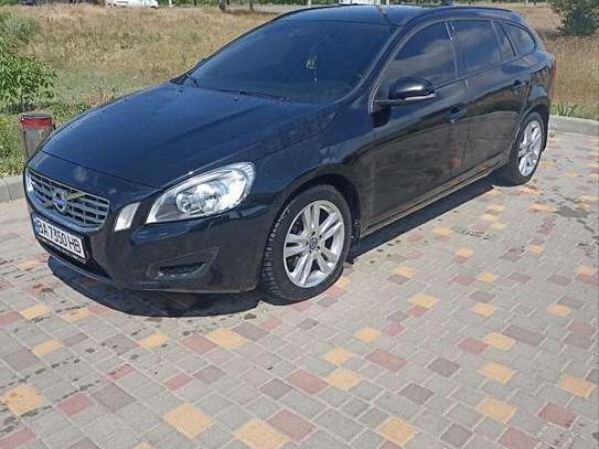 Volvo V60                             2011г. в рассрочку