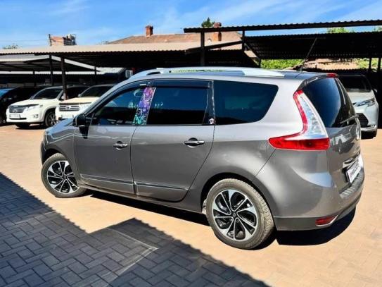 Renault Grand scenic 2015г. в рассрочку