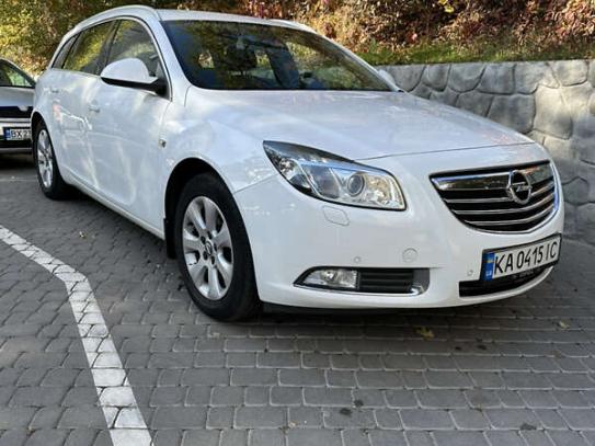 Opel Insignia sports tourer 2013г. в рассрочку