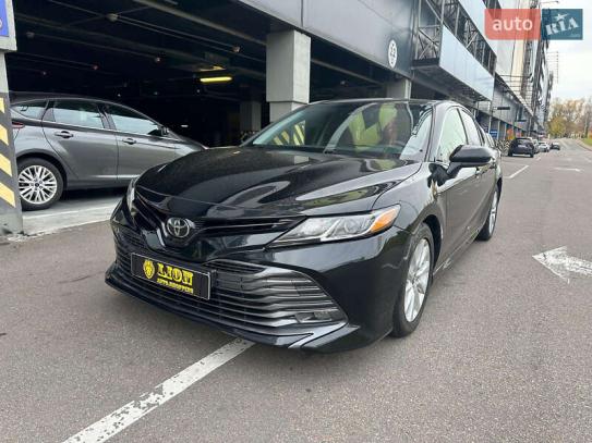 Toyota Camry 2017р. у розстрочку