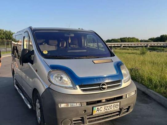 Opel Vivaro 2003р. у розстрочку