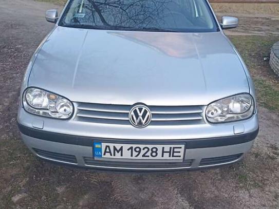 Volkswagen Golf 2002р. у розстрочку