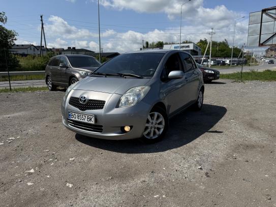 Toyota Yaris                           2008г. в рассрочку