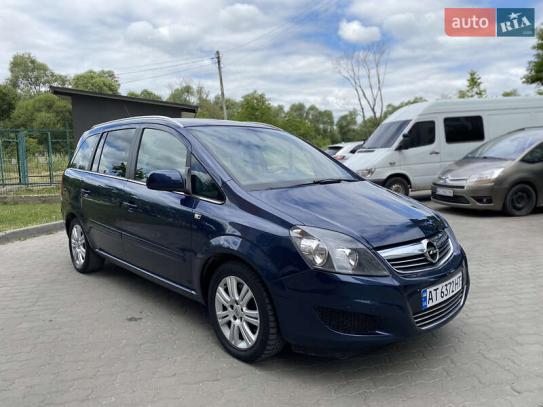 Opel Zafira 2012г. в рассрочку