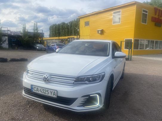 Volkswagen E-bora                          2020г. в рассрочку