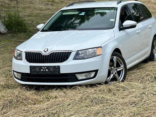 Skoda Octavia 2015г. в рассрочку