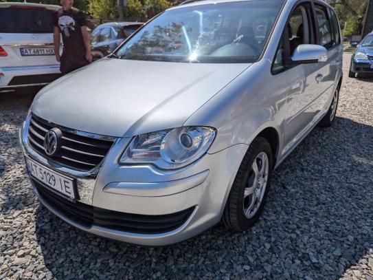 Volkswagen Touran 2007р. у розстрочку