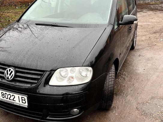 Volkswagen Touran                          2006г. в рассрочку