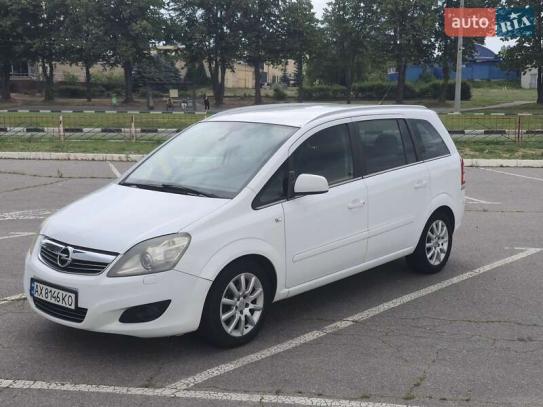 Opel Zafira                          2009г. в рассрочку