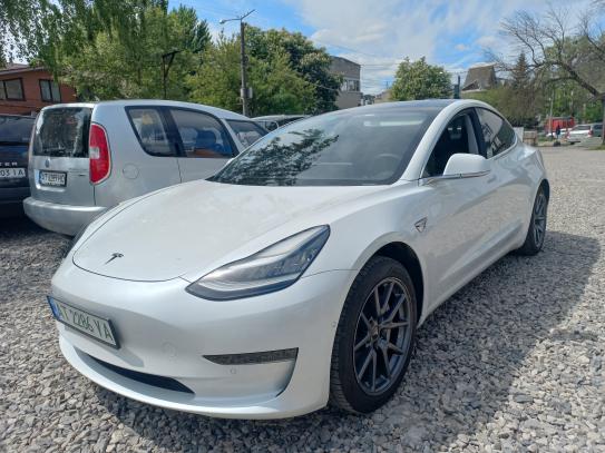 Tesla Model 3 2020р. у розстрочку
