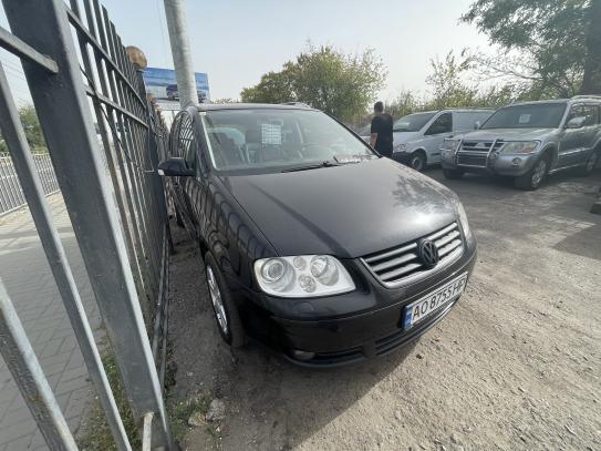 Volkswagen Touran                          2005г. в рассрочку