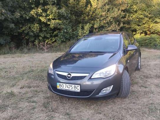 Opel Astra 2011р. у розстрочку