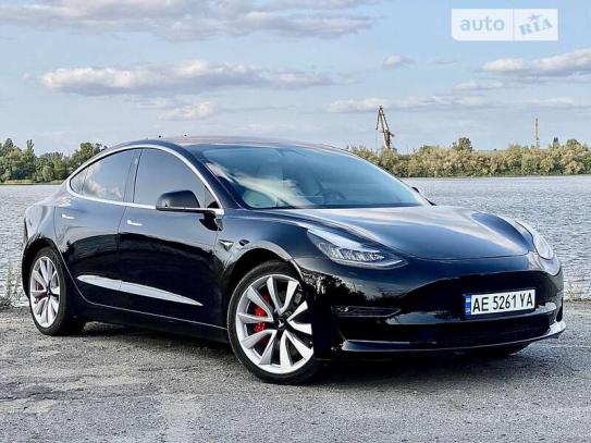Tesla Model 3 2019р. у розстрочку
