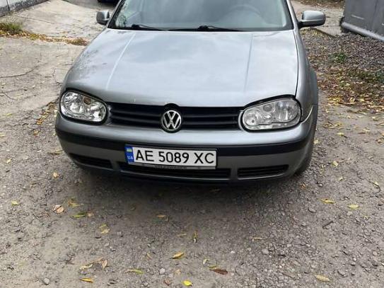 Volkswagen Golf 2002р. у розстрочку